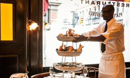  Balthazarの名物メニュー、シーフードタワー