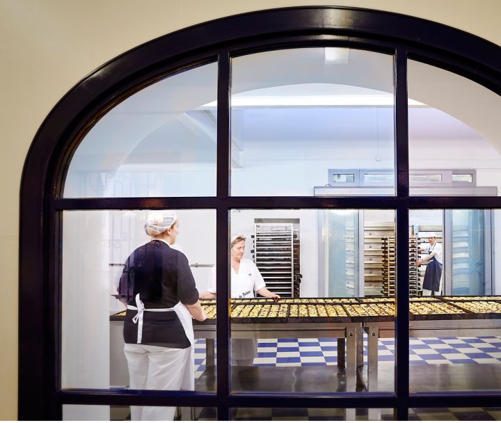 Portugiesische Bäcker im Restaurant Pastéis de Belém in Lissabon