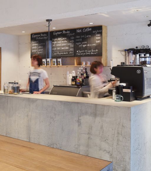 東京・表参道のLATTESTエスプレッソバーの店内