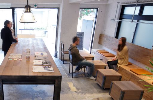 東京・表参道のLATTESTエスプレッソバーの店内