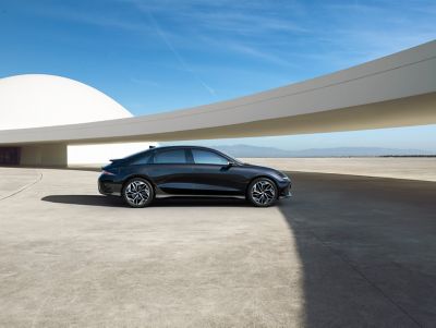 Proudnicový design plně elektrického sedanu Hyundai IONIQ 6.