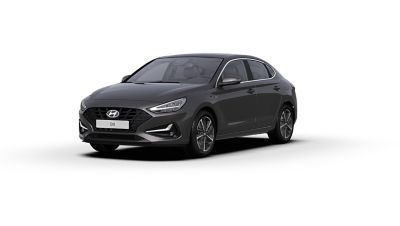 Nowy Hyundai i30 Fastback w kolorze Dark Knight Grey.