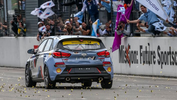 Hop Onboard Hyundai i30 N Performance For A Fast Nurburgring Lap