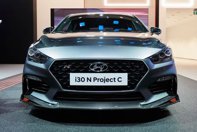 A picture of the all-new Hyundai i30 N Project C limited edition seen from the side.
