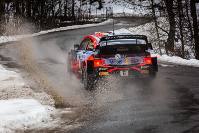 La Hyundai i20 Coupe WRC permet de prendre les virages de la meilleure des façons.