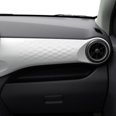 The Hyundai i10 features stylish circular air vents with 9 different color options.