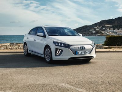 Picture of the new Hyundai IONIQ Electric from the front.