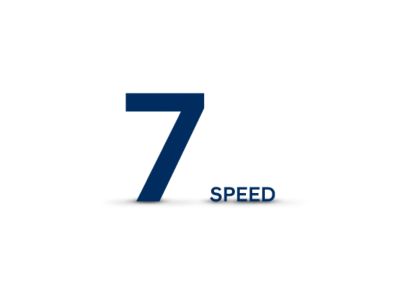 Donkerblauwe tekst op witte achtergrond "7 speed".