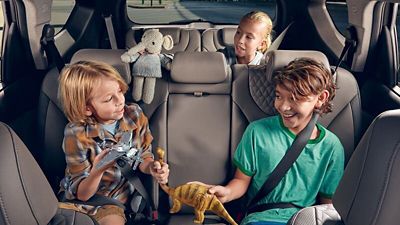 Vue des trois rangées de sièges du Hyundai SANTA FE Plug-in.