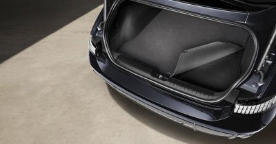 Tapis de coffre réversibles pour la Hyundai IONIQ 6 issus de la collection d’accessoires d’origine.