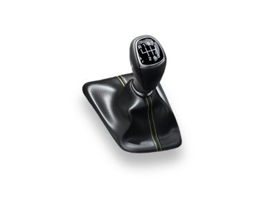 Centre console and the manual transmission of a Hyundai.