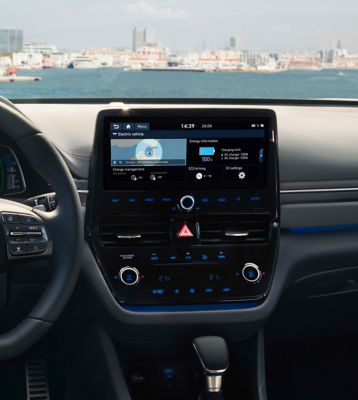Image de l’écran AVN 10,25” avec fonction de recharge programmable à bord de la nouvelle Hyundai IONIQ electric.