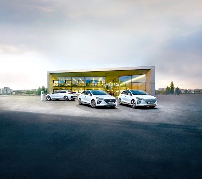 Hyundai IONIQ, de eerste auto met keuze uit drie geëlektrificeerde aandrijflijnen: hybride, plug-in hybride en volledig elektrisch