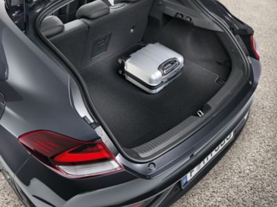 The Hyundai i30 Fastback reversible trunk mat made from high-quality velour and dirt-resistant finish on the other side.
