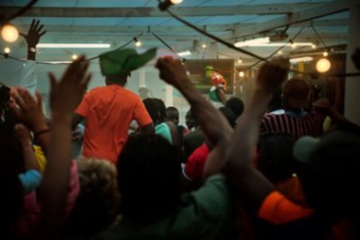 Tifosi di calcio in un bar