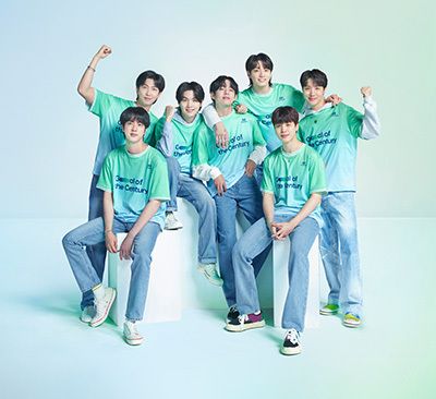 I BTS con la maglia del Team Century
