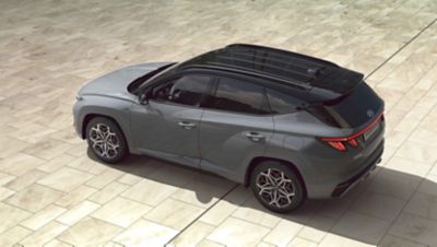 Vue de dessus de Hyundai TUCSON Hybrid N Line dans sa teinte Shadow Grey.