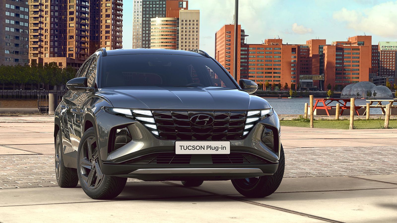 Hyundai TUCSON Plug-in Hybrid in Amazon Gray Metallic pictured from the front