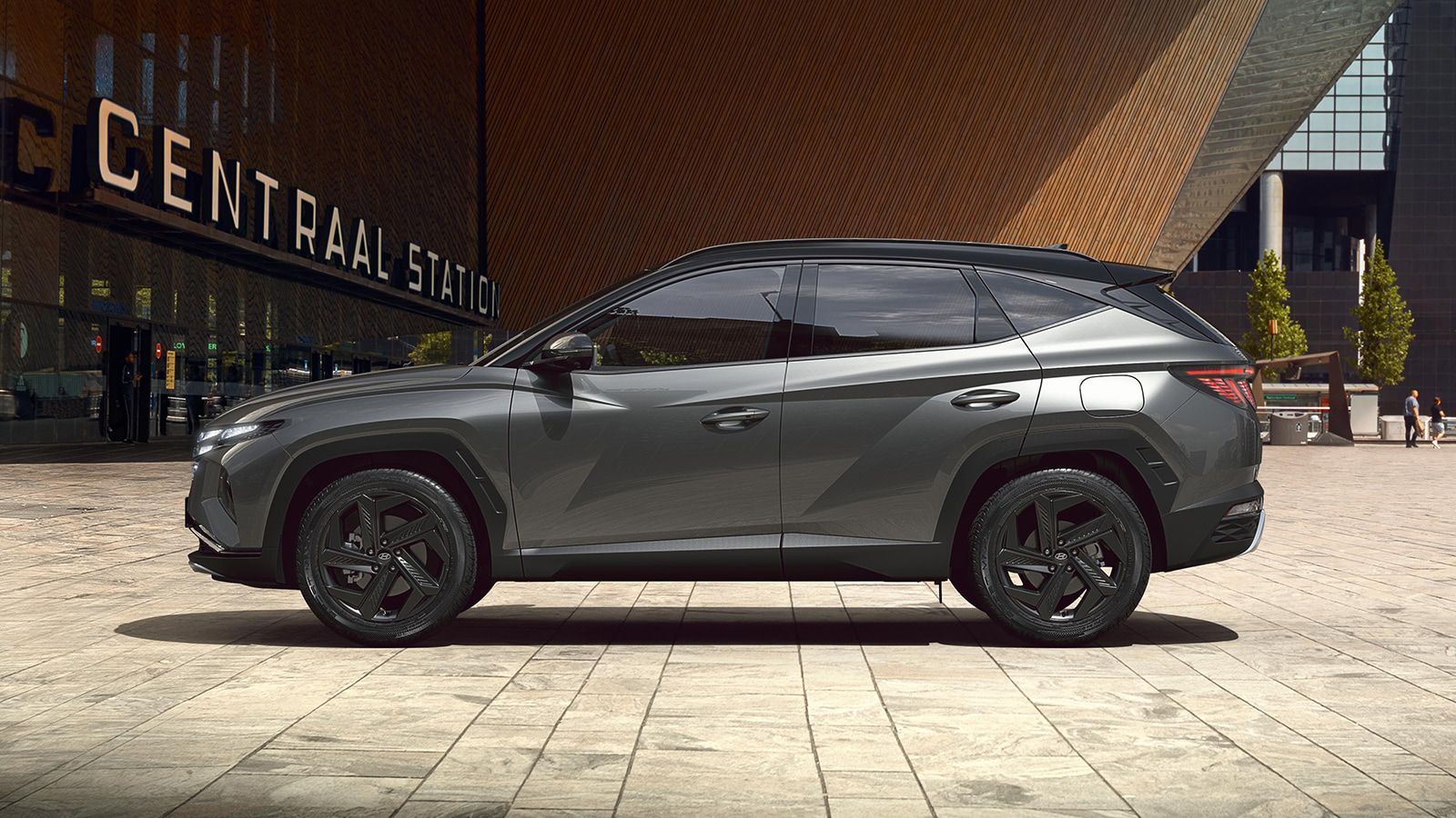 Hyundai TUCSON Plug-in Hybrid in Amazon Gray Metallic sideview