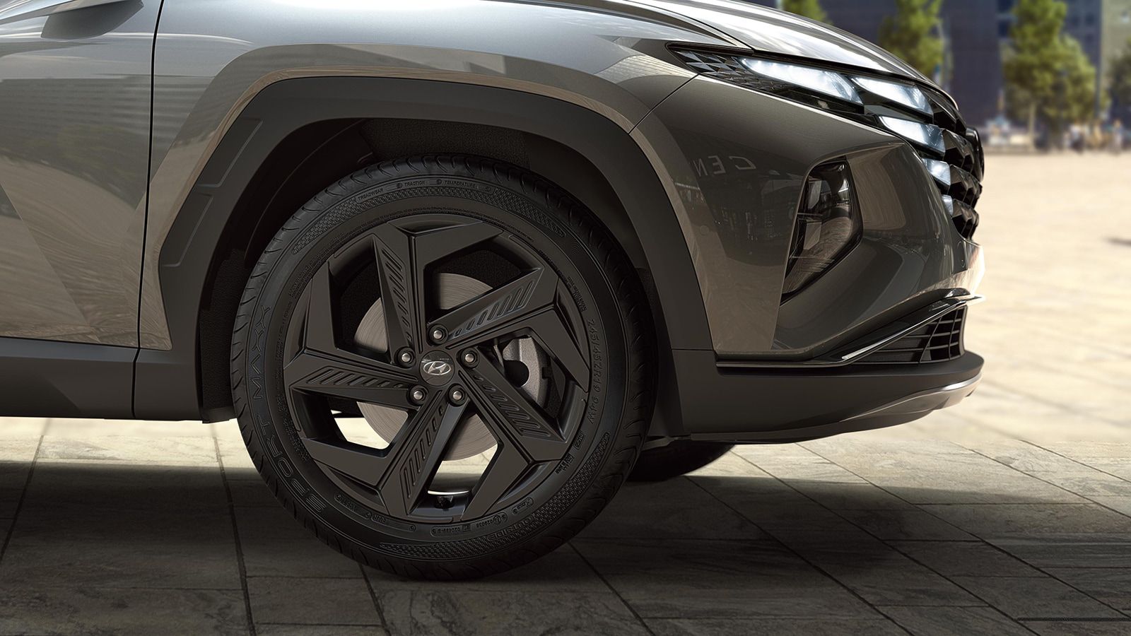 Hyundai TUCSON Plug-in Hybrid in Amazon Gray Metallic detail view of the wheels