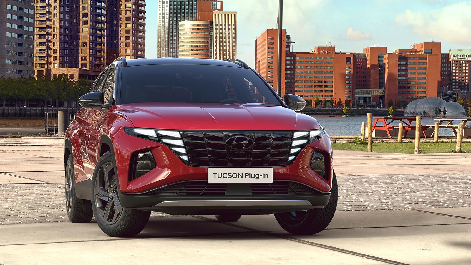 Hyundai TUCSON Plug-in Hybrid in Engine Red pictured from the front