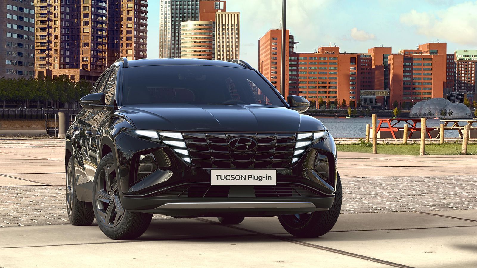 Hyundai TUCSON Plug-in Hybrid in Abyss Black Pearl pictured from the front