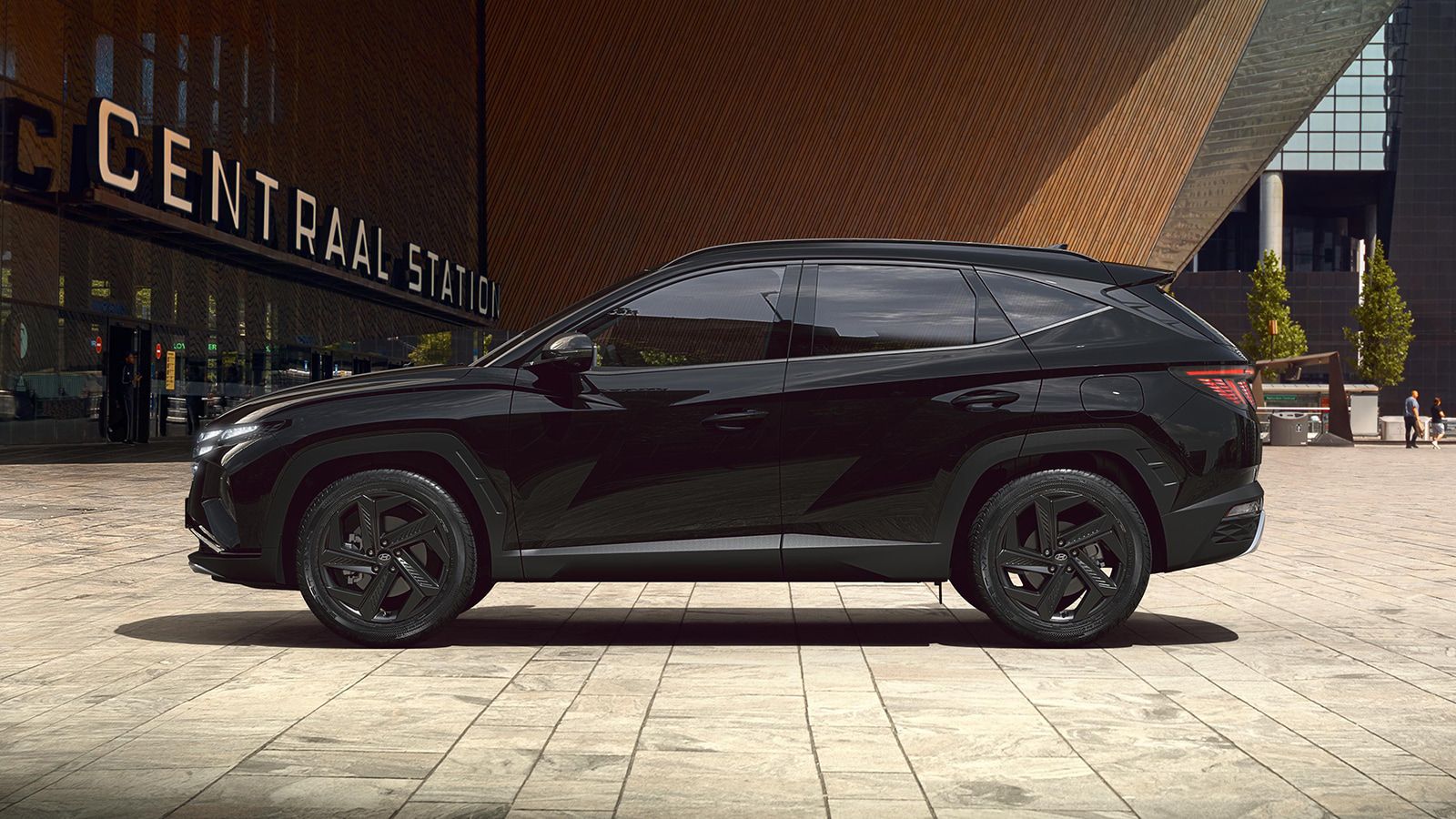 Hyundai TUCSON Plug-in Hybrid in Abyss Black Pearl sideview