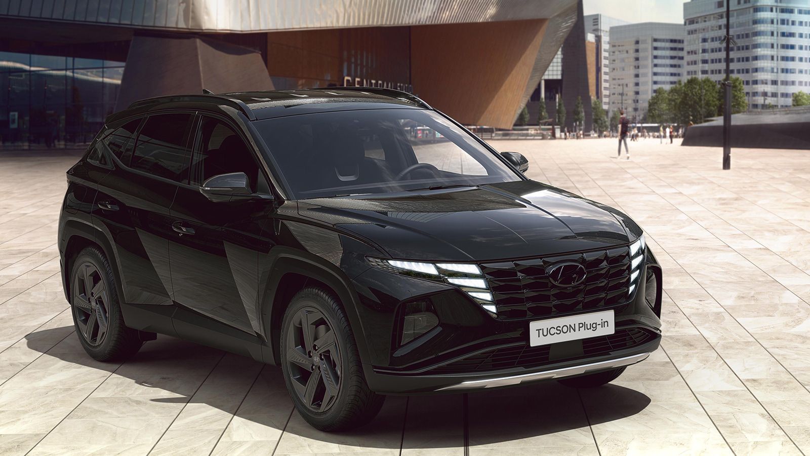 Hyundai TUCSON Plug-in Hybrid in Phantom Black Pearl from the front