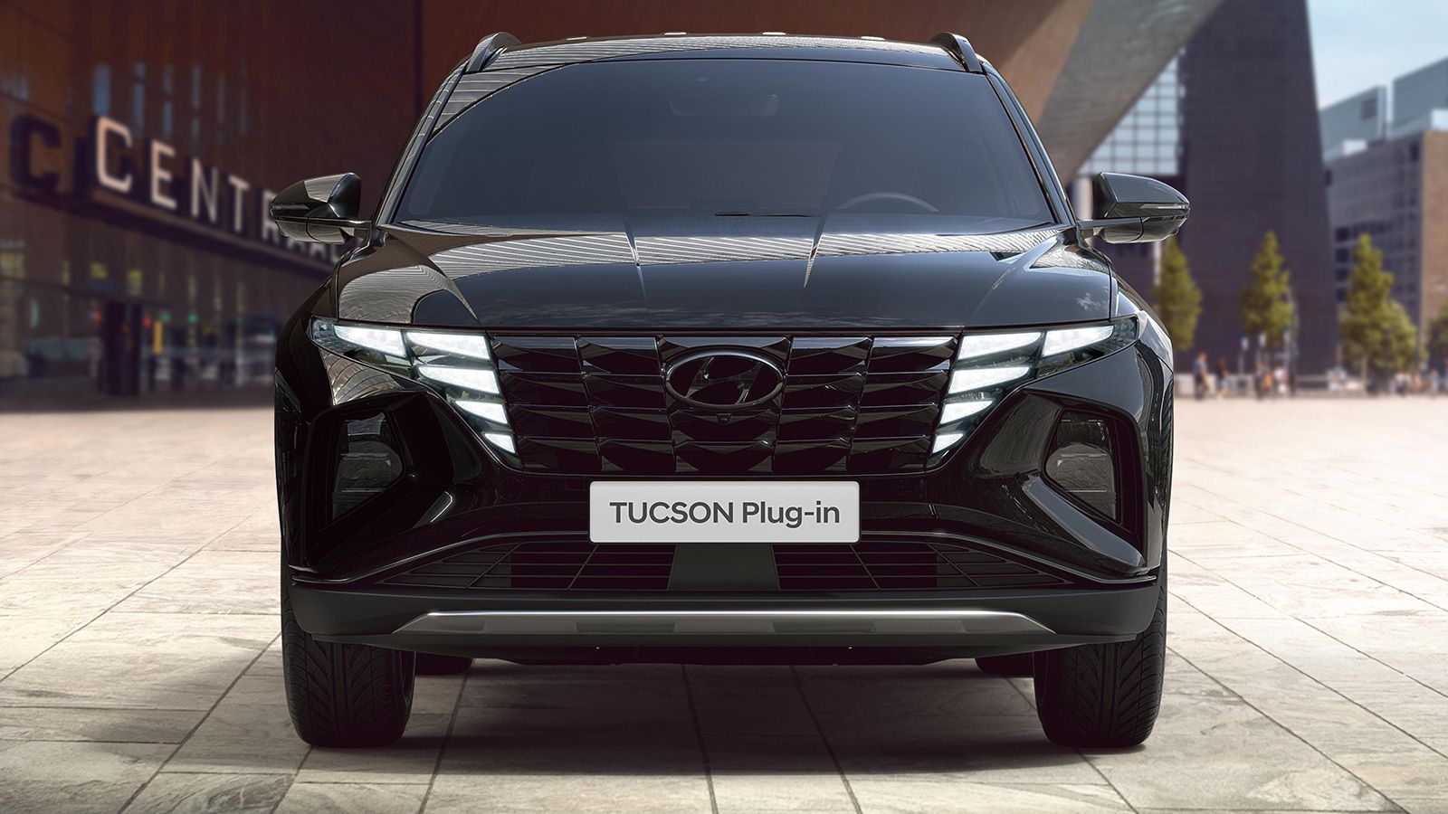 Hyundai TUCSON Plug-in Hybrid in Phantom Black Pearl front view