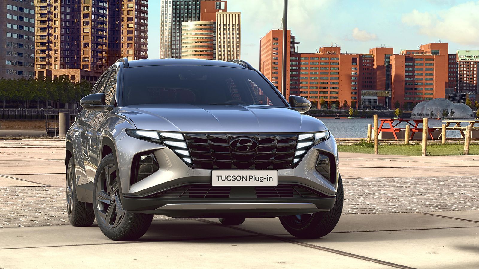 Hyundai TUCSON Plug-in Hybrid in Shimmering Silver Metallic pictured from the front