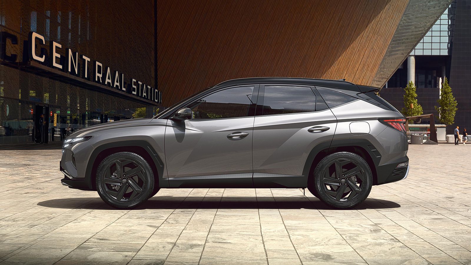 Hyundai TUCSON Plug-in Hybrid in Shimmering Silver Metallic sideview