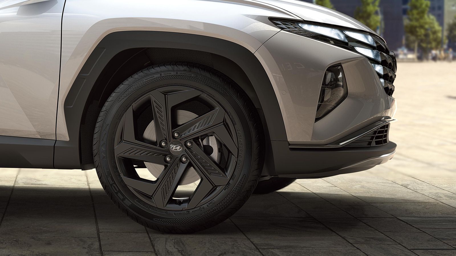 Hyundai TUCSON Plug-in Hybrid in Shimmering Silver Metallic detail view of the wheels