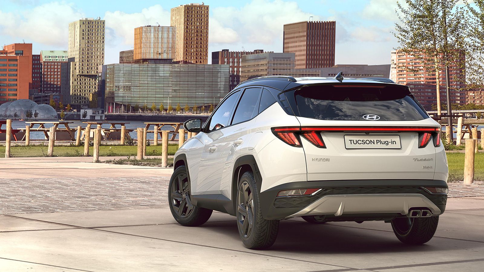 Hyundai TUCSON Plug-in Hybrid in Polar White rear view