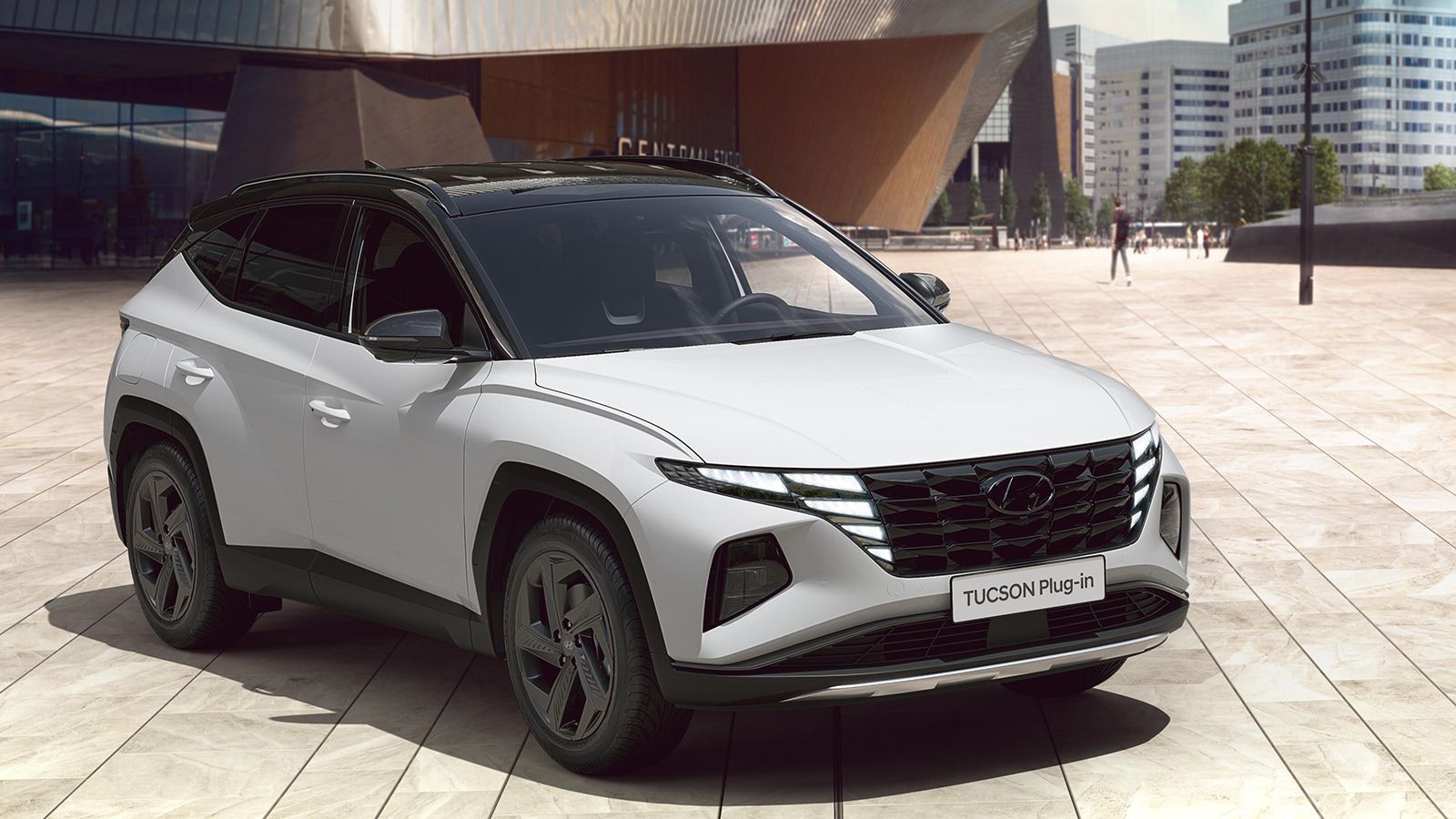 Hyundai TUCSON Plug-in Hybrid in Polar White from the front