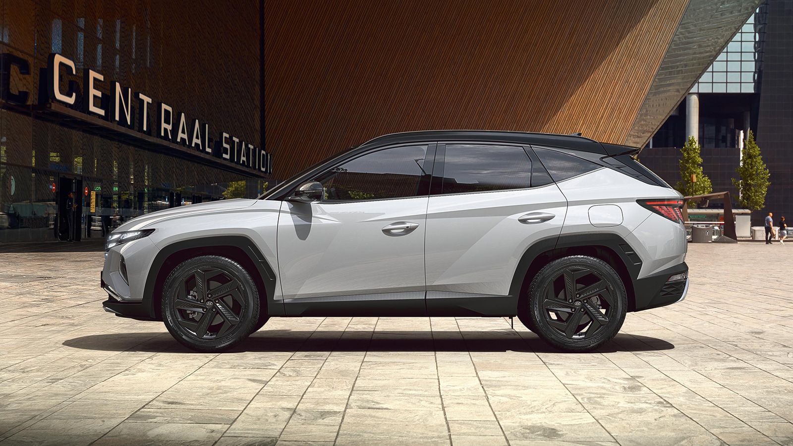 Hyundai TUCSON Plug-in Hybrid in Serenity White Pearl sideview