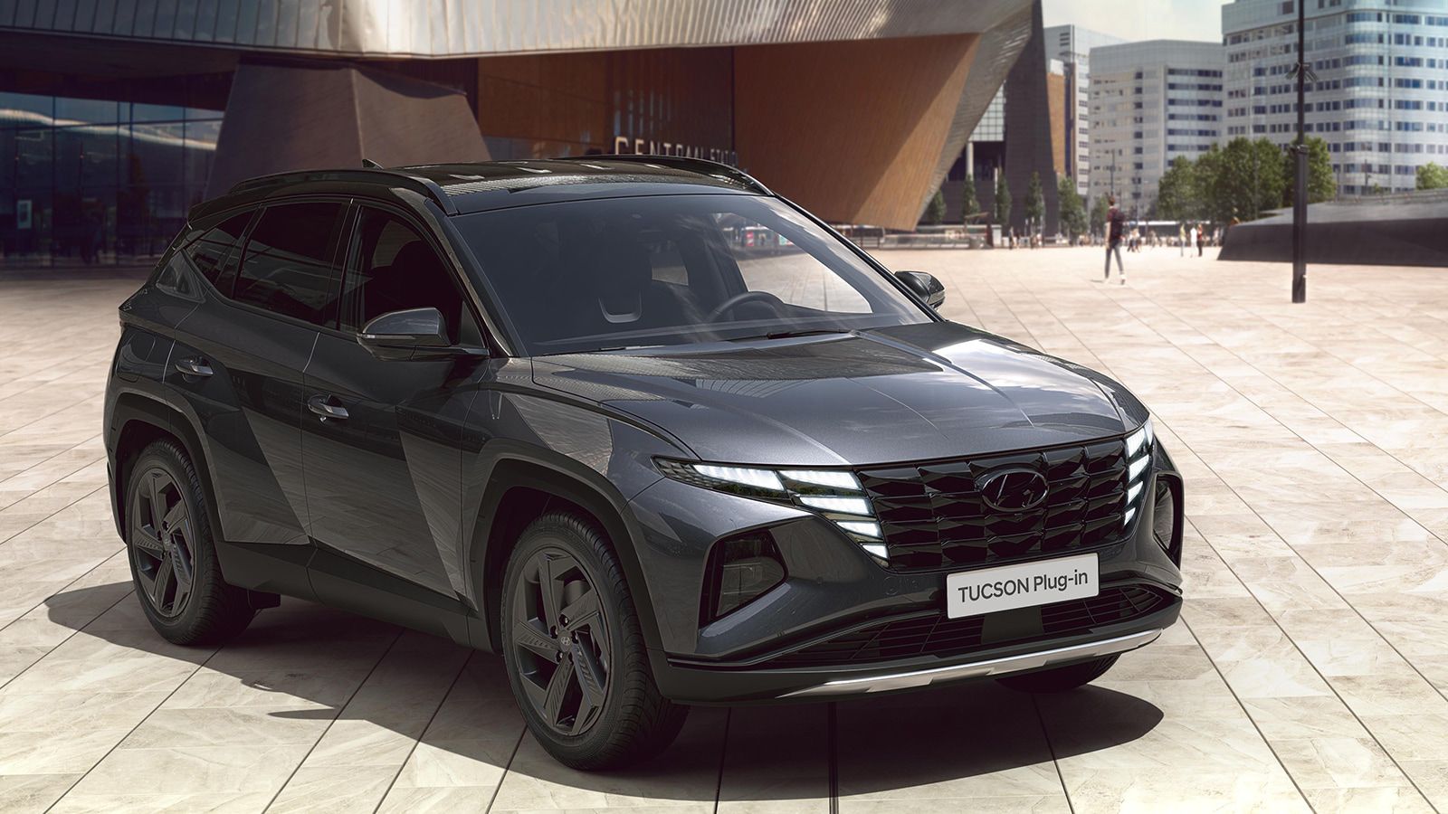 Hyundai TUCSON Plug-in Hybrid in Dark Knight Gray Pearl from the front