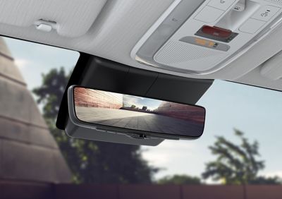 Hyundai IONIQ 5 med digitalt innvendig peil. Foto.