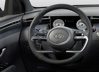 Imagen del interior del Hyundai TUCSON SUV con una conductora utilizando la pantalla táctil.