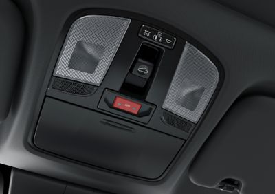 Tlačidlo e-Call v strope vysokovýkonného hatchbacku Hyundai i30 N.