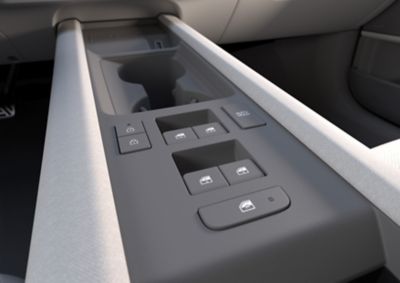 Централна конзола на Hyundai IONIQ 6 с място за съхранение в колата, равна повърхност и място за лаптоп.