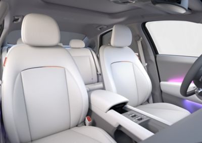 White seats of the dome-shaped cabin in white of the Hyundai IONIQ 6 