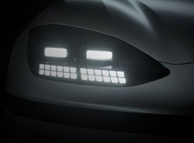 Detailbild: Die Matrix-LED-Module eines Hyundai IONIQ 6 Scheinwerfers.