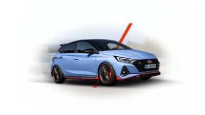 Ein blauer Hyundai i20 N, schräg von vorn aufgenommen.