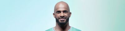 Gros plan sur le célèbre footballeur omanais Ali Al-Habsi, membre de la Team Century Hyundai.
