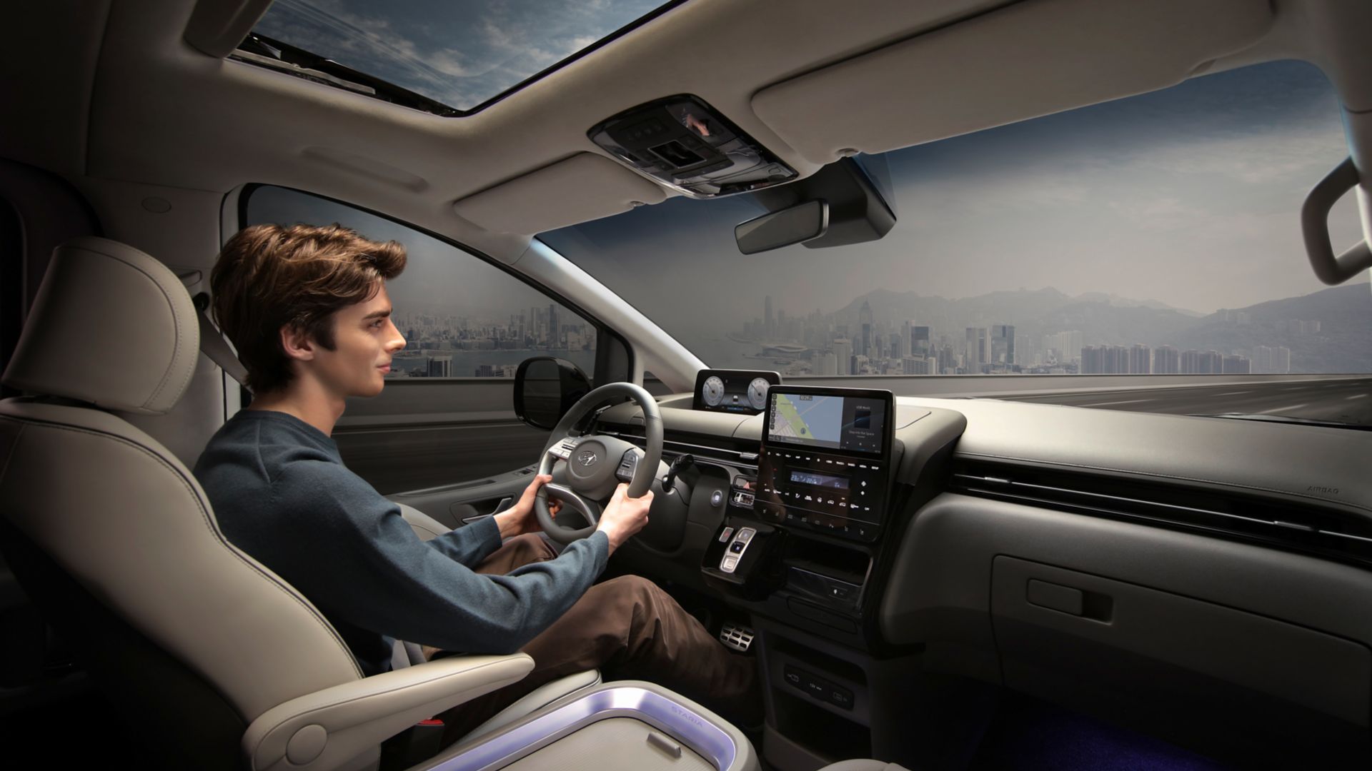 STARIA LUXURY 7 posti: la mobilità si trasforma in un modello di lusso.