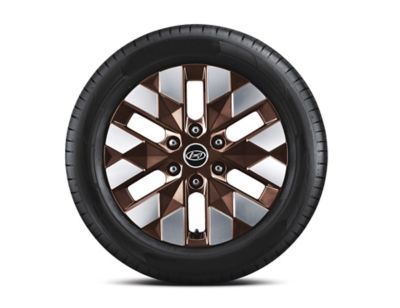 A picture of the all-new STARIA Premium's elegant alloy wheels.
