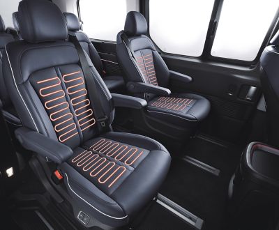 Les sièges avant chauffants du tout nouveau monospace Hyundai STARIA s’activent d’une simple pression sur un bouton.