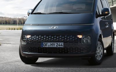 A close-up of the STARIA Van's stylish grill and unique headlamps.
