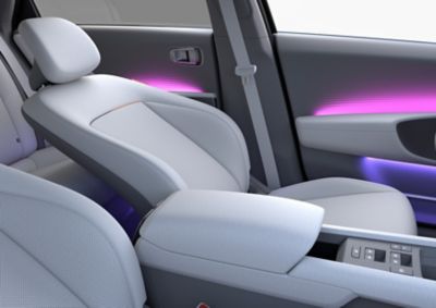 Sedile relax anteriore completamente reclinato nella berlina elettrica Hyundai IONIQ 6