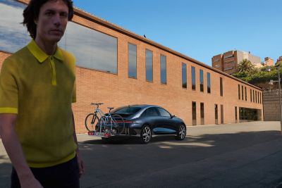 Porte-vélo pour la Hyundai IONIQ 6 issu de la collection d’accessoires d’origine.